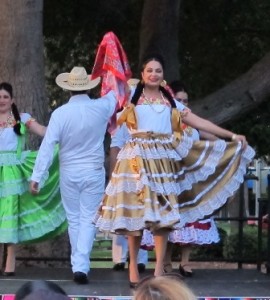 Couple Ballet Folklorio